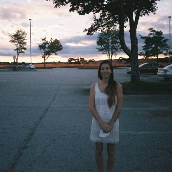 Meet your Posher, Hillary - Picture 1 of 1